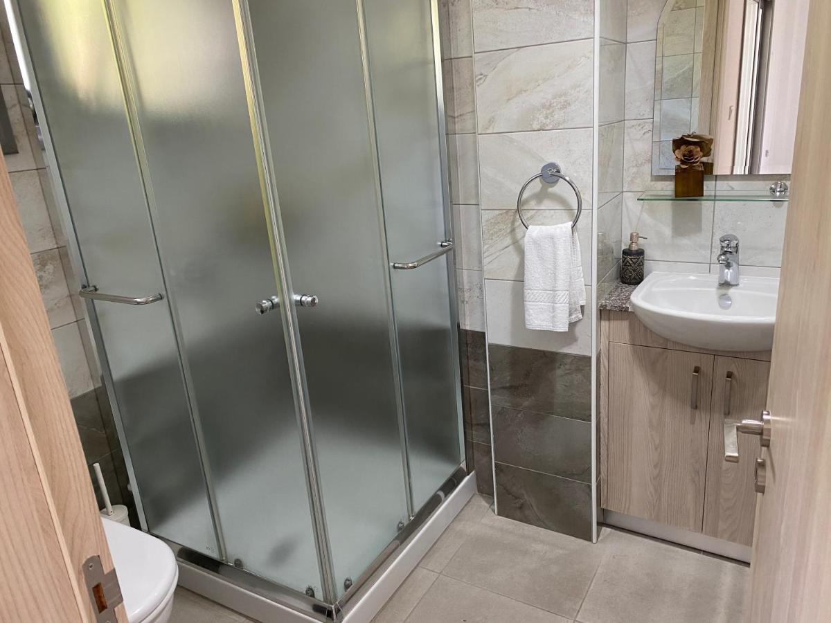 Modern City Center Apartment Saripolou 2 Limassol Eksteriør billede